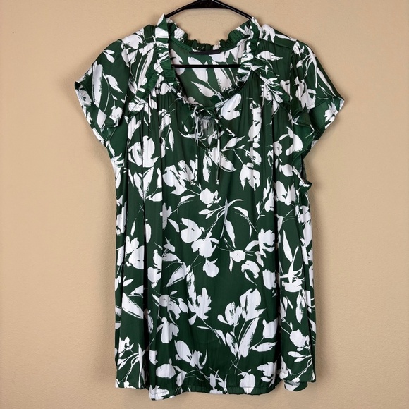 Lane Bryant Green/White Floral Cap Sleeve Satin Like Blouse w/ Front Keyhole Tie - Picture 1 of 12
